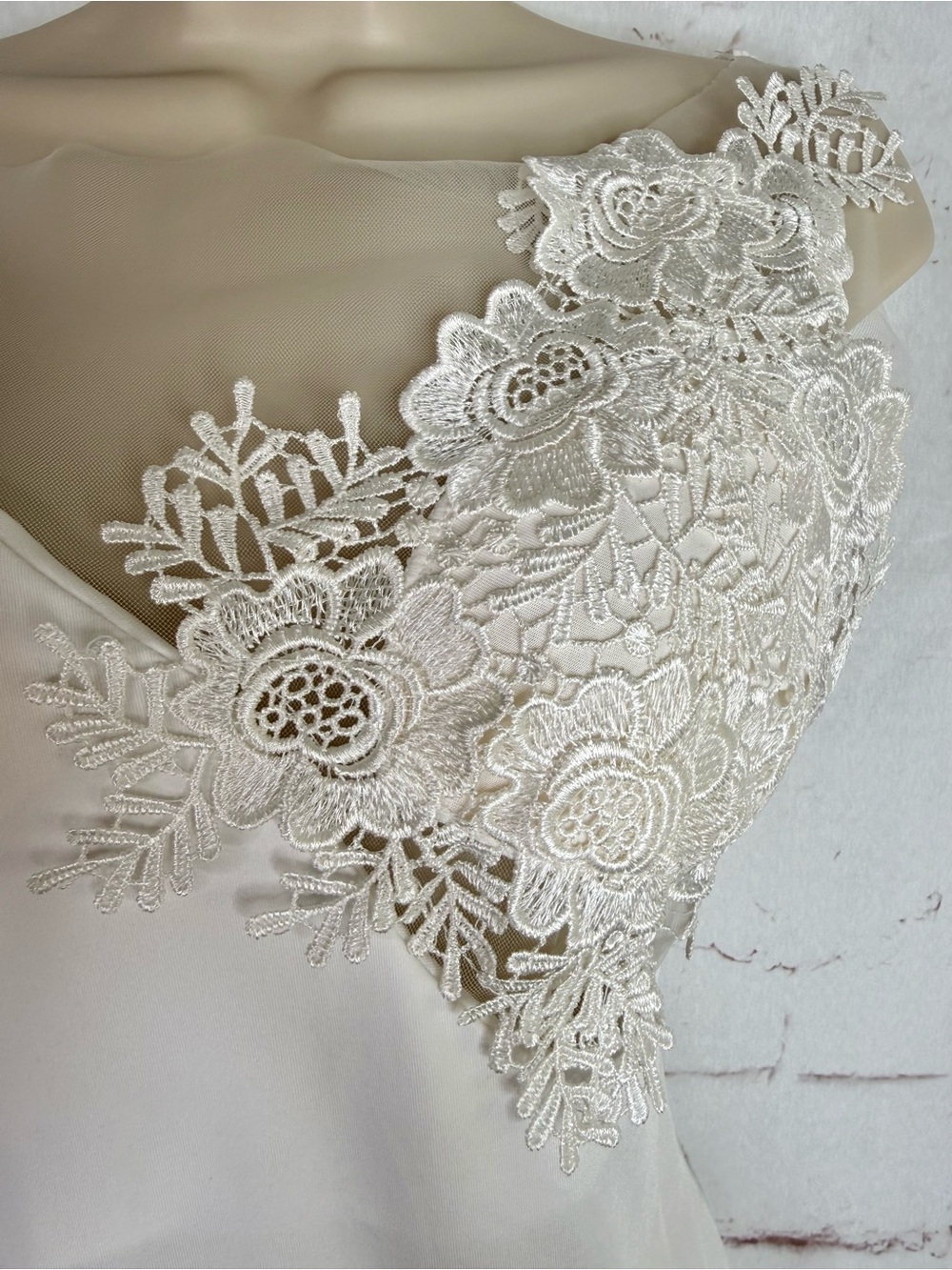 Vintage Coquette Ivory Lace detail V-neck Sleeveless Snap Closure Bodysuit M - Picture 2 of 15